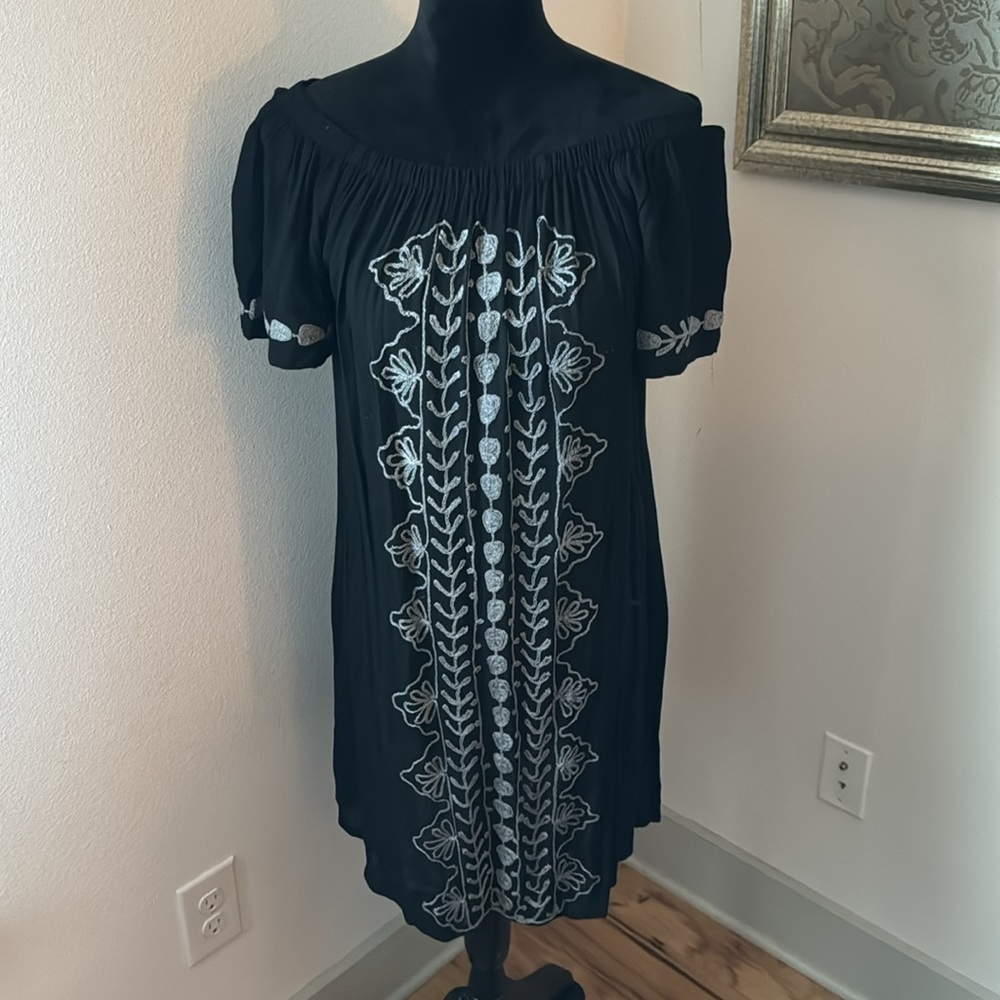 EXIST black boho dress off the‎ shoulder gray embroidered front short sleeves
